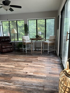 Interior - Nature and Wine Lover’s Paradise—5BR Home with Hot Tub, Sauna & Creek. (Painesville)