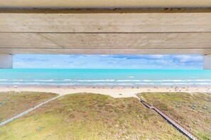 On the beach - Beachfront 2BR on 10th Fl: Suntide III - Unit 1004 (South Padre Island)