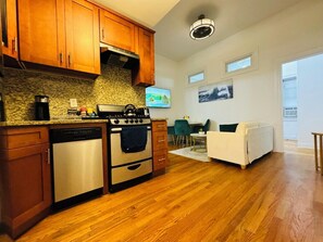 Interior - Lovely 2-bedroom apartment with AC in vibrant New York (New York)