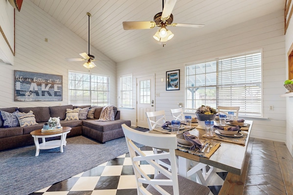 Dining - Nautical Home w/ Paddleboard, Walk to Lake (Kingsland)