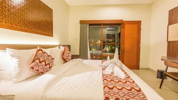 Deluxe tweepersoonskamer, 1 kingsize bed | Luxe beddengoed, een minibar, een bureau, een laptopwerkplek