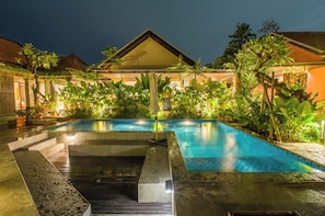 Outdoor pool - Kesumasari Living Lodge (Denpasar)