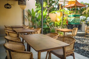 Free daily on-the-go breakfast - Kesumasari Living Lodge (Denpasar)