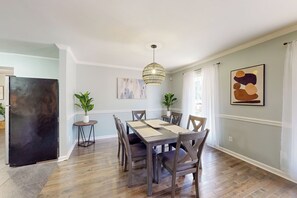 Dining - 6 Mi to Dtwn: 'Macon Memories' Dog-Friendly Haven (Macon)