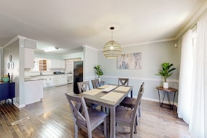 Dining - 6 Mi to Dtwn: 'Macon Memories' Dog-Friendly Haven (Macon)