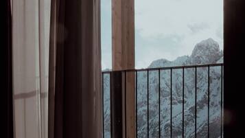 Executive Suite, 1 King Bed, Mountain View | Mountain view