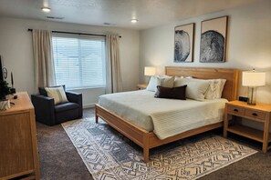 3 bedrooms, travel cot, Internet, bed sheets - Game Room & Mountain View: Cedar City Townhome (Cedar City)