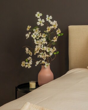 Iron/ironing board, WiFi, bed sheets - Resort-Style - 4BR Villa, Arabian Ranches 3 (Dubai)
