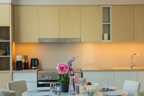 Private kitchen - Resort-Style - 4BR Villa, Arabian Ranches 3 (Dubai)