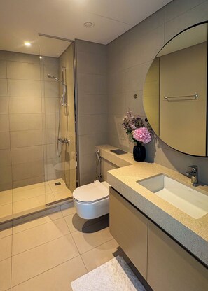 Shower, hair dryer, towels, soap - Resort-Style - 4BR Villa, Arabian Ranches 3 (Dubai)