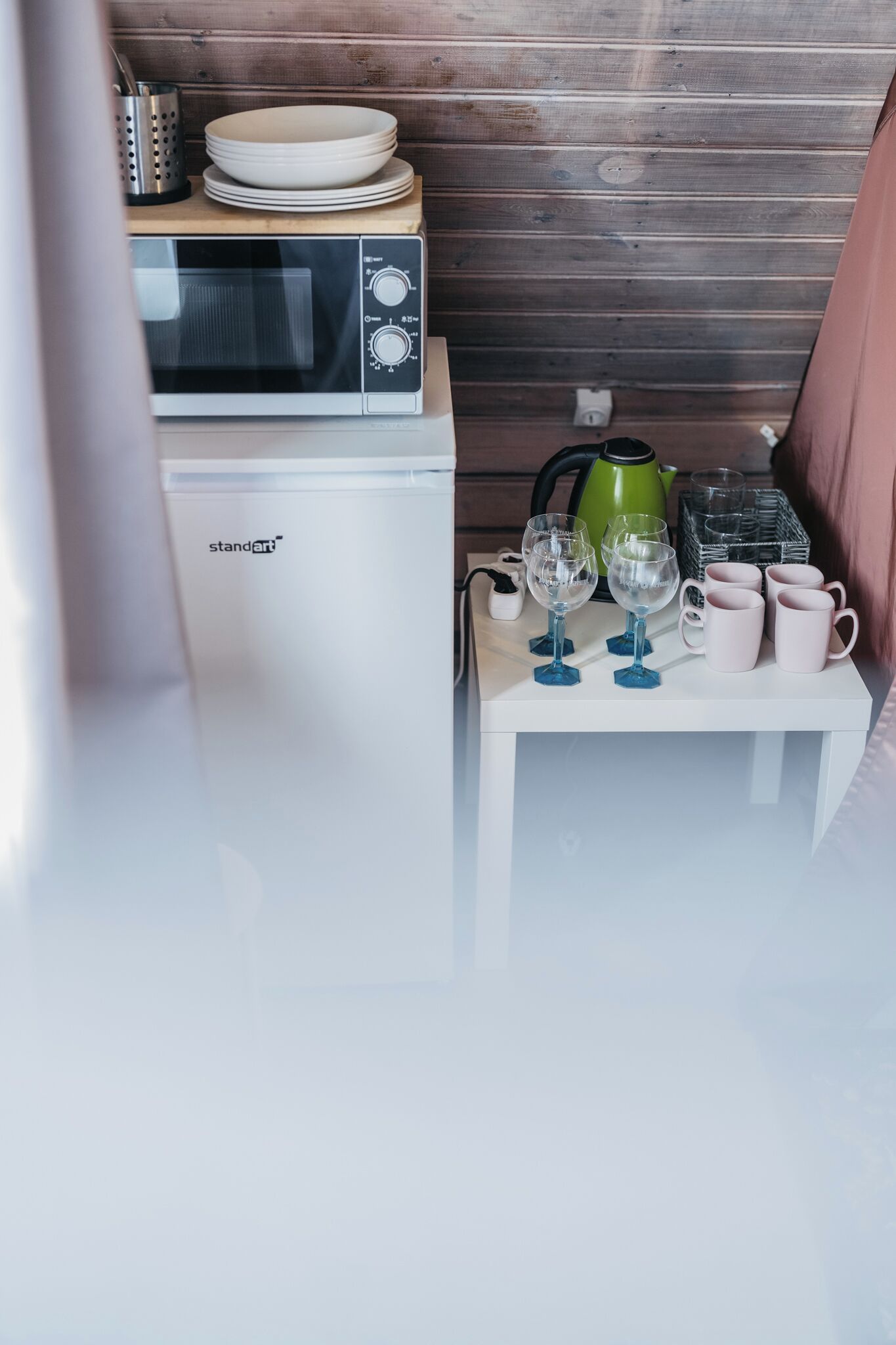 Suite, Balcony, Garden View | Living area