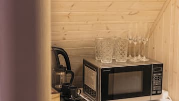 Deluxe Double Room, Balcony, Lagoon View | Private kitchen