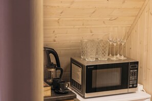 Deluxe Double Room, Balcony, Lagoon View | Private kitchen