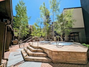 Outdoor spa tub - New Listing! Top Floor w/Slope Views (Keystone)