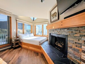 Tabla de planchar con plancha, wifi y ropa de cama 