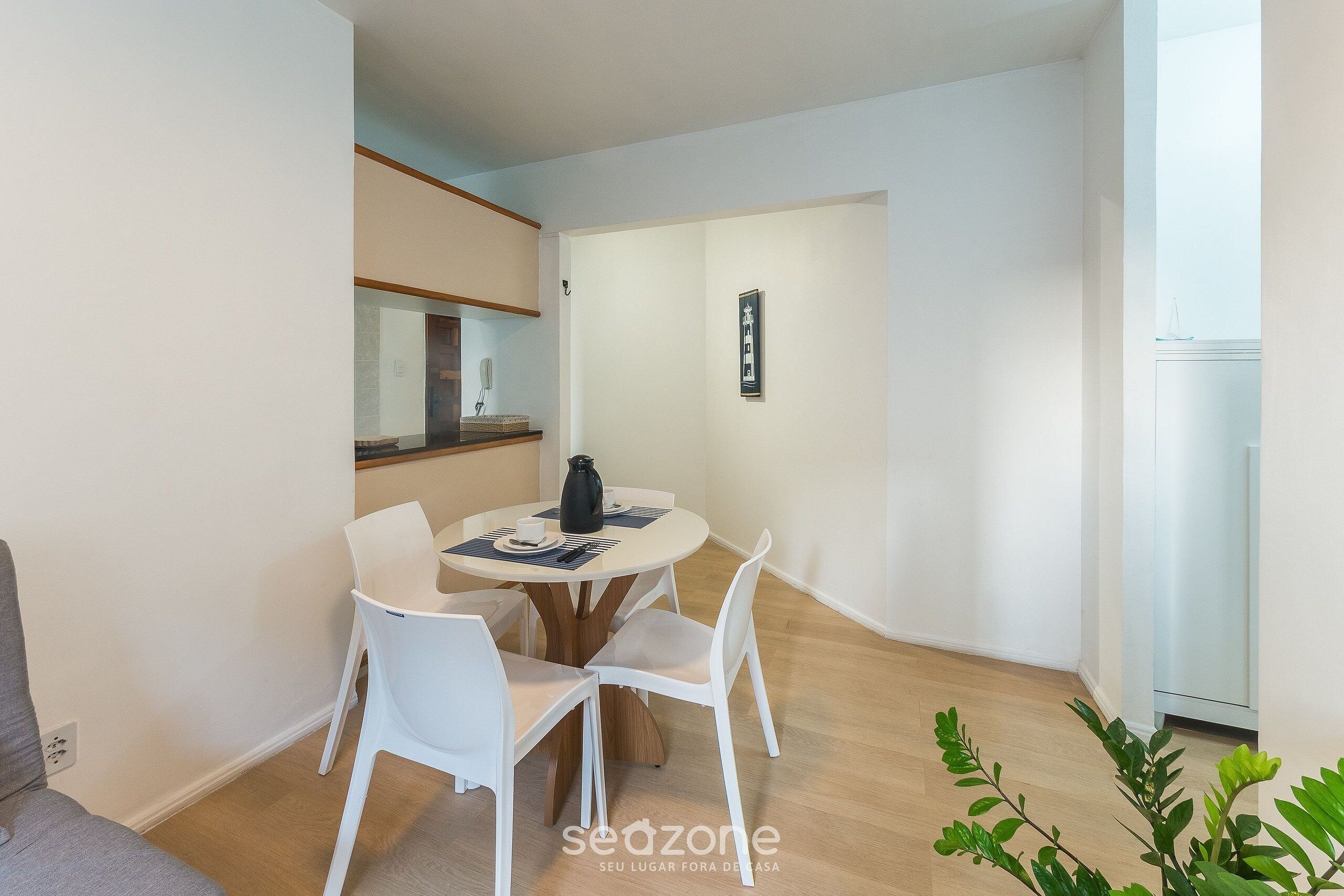 Basic Apartment | Dining