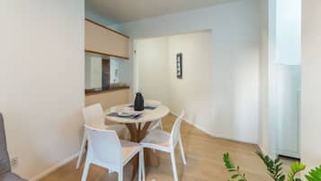 Basic Apartment | Dining
