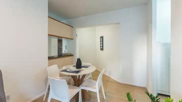 Basic Apartment | Dining