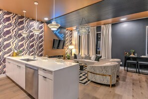 Interior - Lux Nash Party•10 Beds•Hot Tub•Game Room + Pool (Nashville)