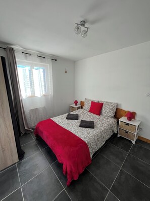 3 bedrooms, WiFi, bed sheets - Chalet-style duplex in Briançon • 8 Pers - Grand Balcon & Vue Cité Vauban (Briançon)