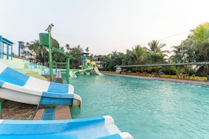 Hồ bơi ngoài trời 