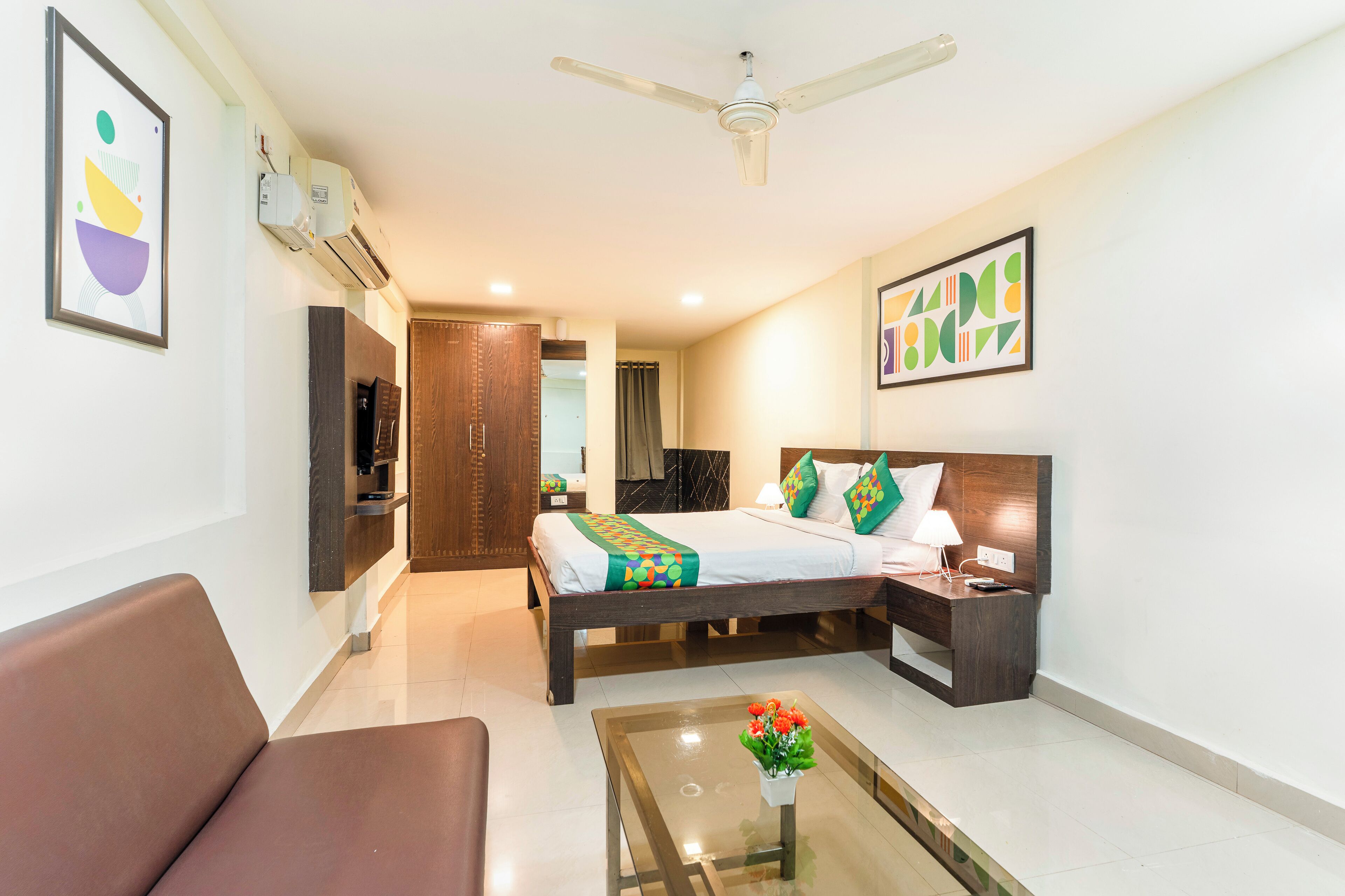 Phòng đôi Deluxe | Bàn ủi/dụng cụ ủi quần áo 