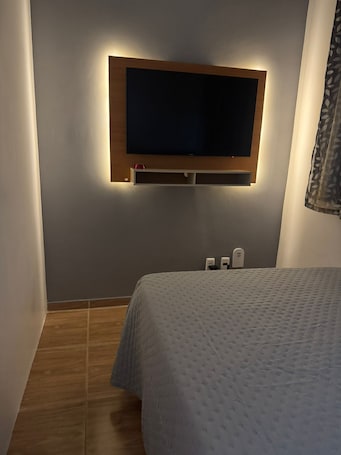 WiFi, bed sheets. Studio Paris - Downtown Niterói