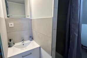 Shower - La Citadelle - Bright studio with unique view in Briançon (Briançon)