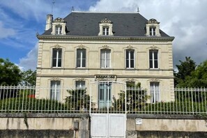 Exterior - House of Mailly - Charming bed and breakfast in the heart of Vienne (Châtellerault)