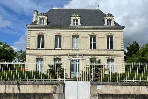 Exterior - House of Mailly - Charming bed and breakfast in the heart of Vienne (Châtellerault)