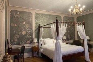 Room - House of Mailly - Charming bed and breakfast in the heart of Vienne (Châtellerault)