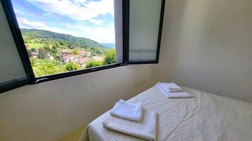 Bügeleisen/Bügelbrett, kostenloses WLAN, Bettwäsche