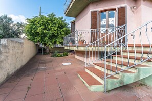 Exterior - Apartment in Villa near the Sea, Wi-Fi and Air Conditioning, Sleeps 5 (Orosei)