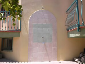 Property grounds - Apartment in Villa near the Sea, Wi-Fi and Air Conditioning, Sleeps 5 (Orosei)