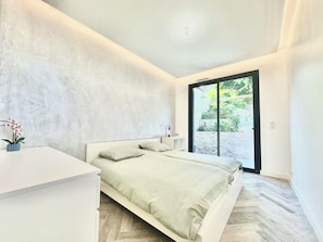 Iron/ironing board, travel cot, WiFi, bed sheets - Greenery House near Paris (Bagneux)