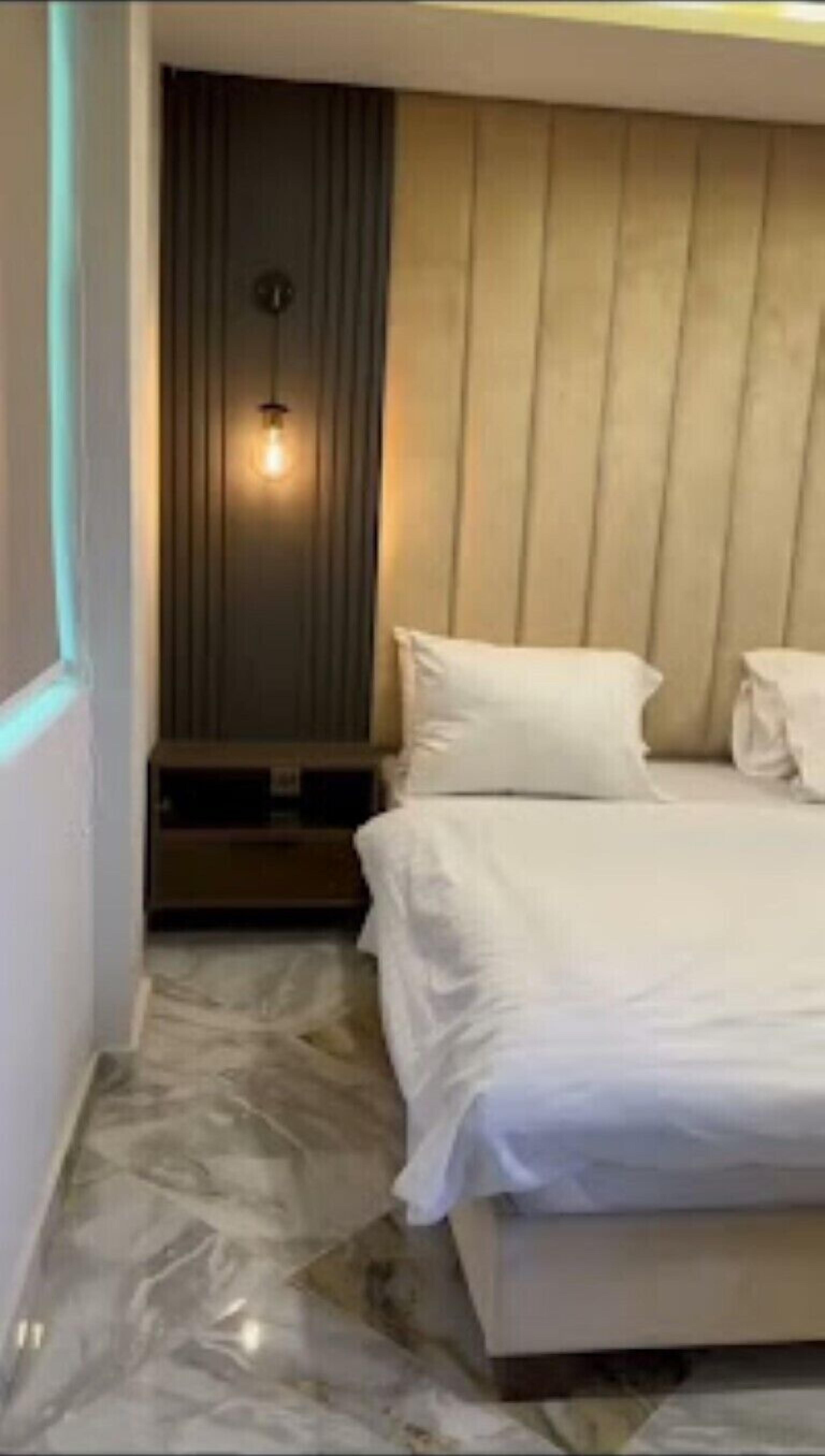 Deluxe Double Room, Mountain View | Soundproofing, iron/ironing board, free WiFi