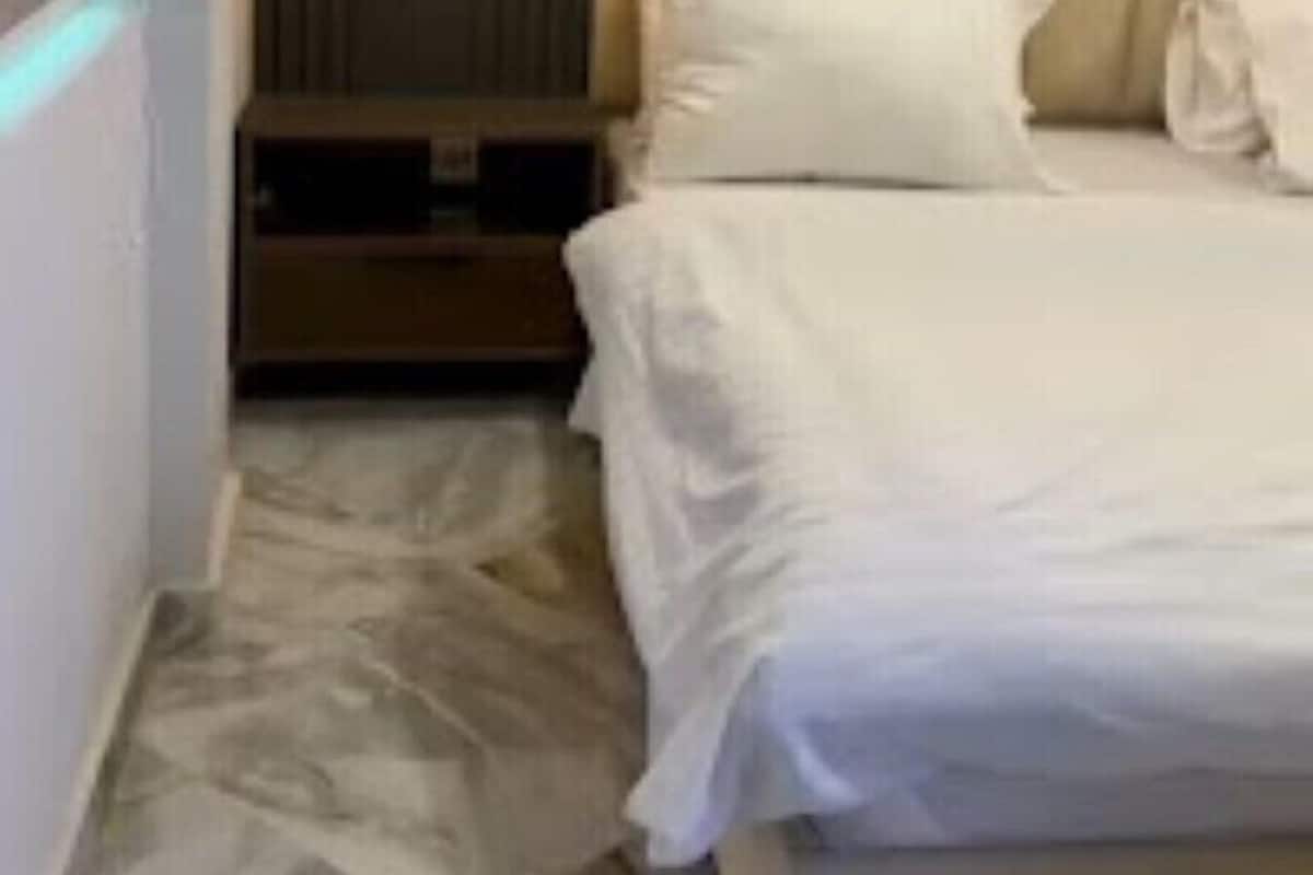 Sistema de insonorización, tabla de planchar con plancha y wifi gratis