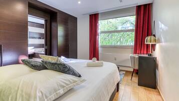 Junior Suite, 1 Queen Bed with Sofa bed, Kitchen, Courtyard View | View from room