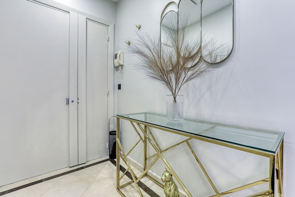 Montaigne Executive Suite - France