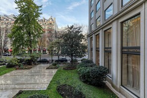 Exterior - MONTAIGNE EXECUTIVE SUITE (Paris)