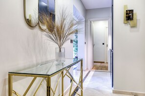Interior entrance - MONTAIGNE EXECUTIVE SUITE (Paris)