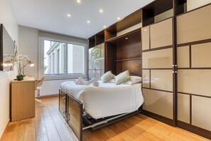 Executive Penthouse, 2 Bedrooms, Kitchen, City View | In-room safe, iron/ironing board, free WiFi - MONTAIGNE EXECUTIVE SUITE (Paris)