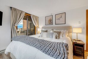 Iron/ironing board, internet, bed sheets - Brand New 2Bd/2Ba Condo-Hot Tub Access (Dillon)