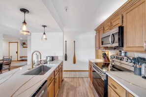 Microwave, stovetop, dishwasher, coffee/tea maker - Brand New 2Bd/2Ba Condo-Hot Tub Access (Dillon)