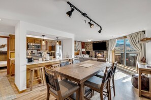 Dining - Brand New 2Bd/2Ba Condo-Hot Tub Access (Dillon)