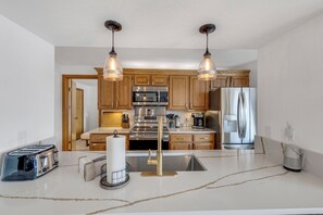 Fridge, microwave, oven, stovetop - Brand New 2Bd/2Ba Condo-Hot Tub Access (Dillon)