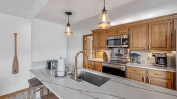 Mikrowelle, Herdplatte, Geschirrspüler