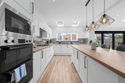 Brand New 6 Bedroom Home in Greater Manchester