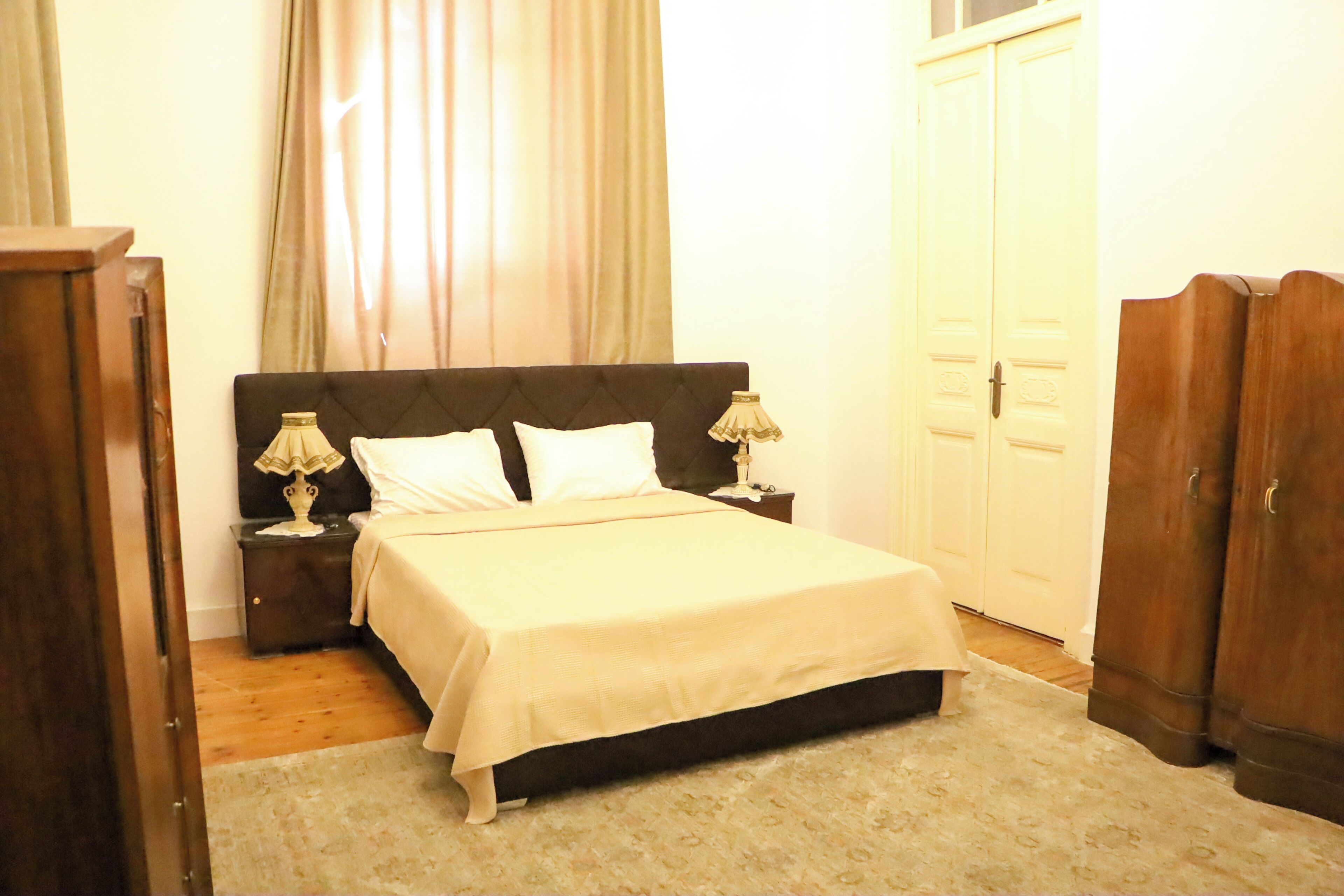 Iron/ironing board, WiFi, bed sheets, wheelchair access