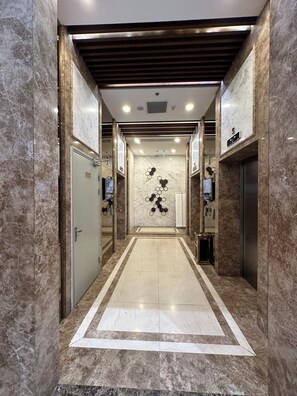 Elevator - Jenny Apart D' Eldorado Tan Hoang Minh  (Tay Ho)